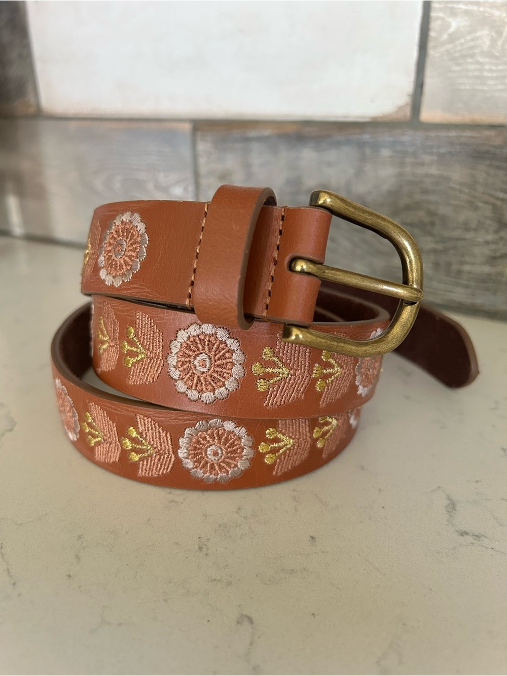 NWT 🍀 Lucky Brand Medium Embroidered Leather Belt with Antique Brass Buckle - Picture 3 of 9